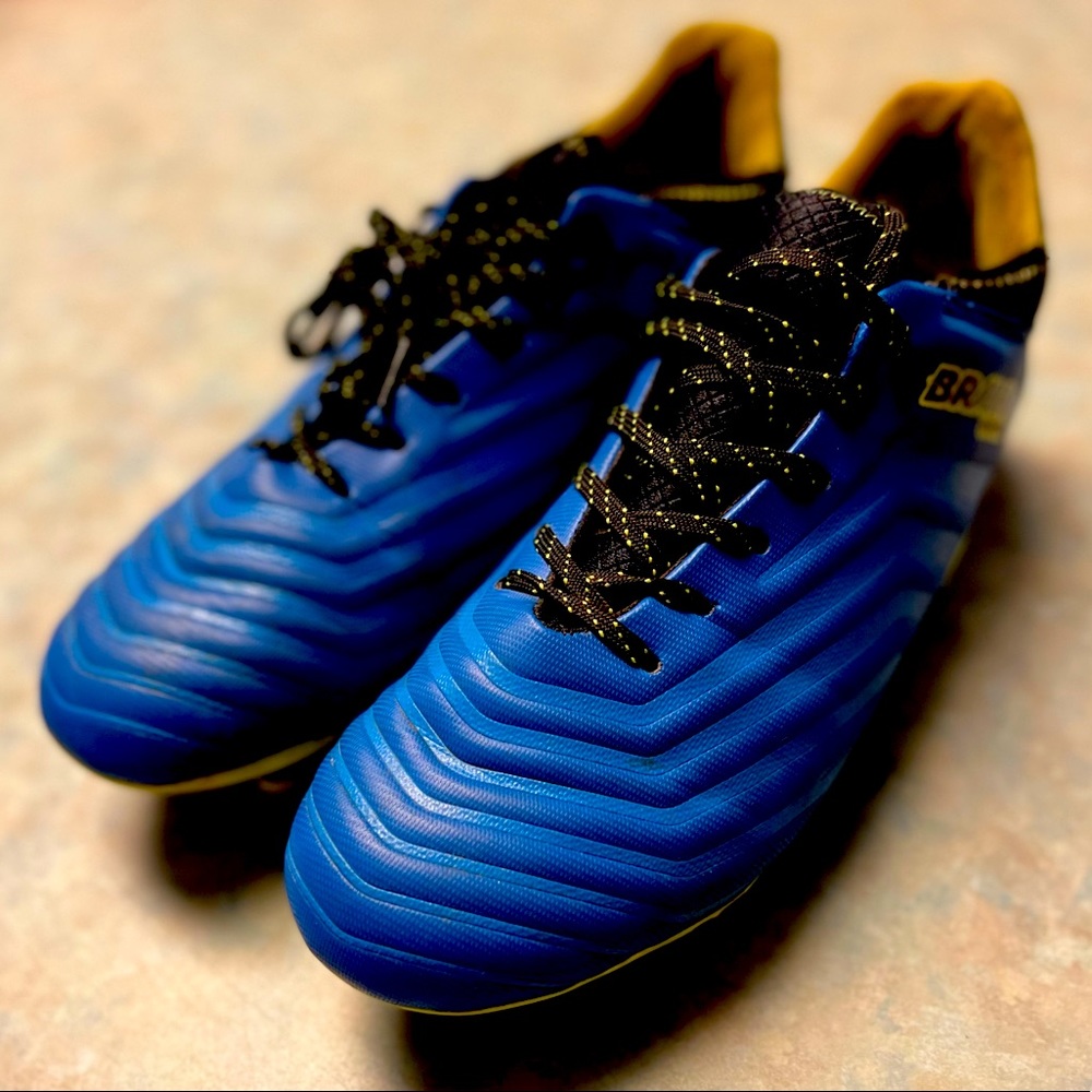 Bravia Soccer Cleats Blue and Yellow size 7 . Worn 1 Season.
